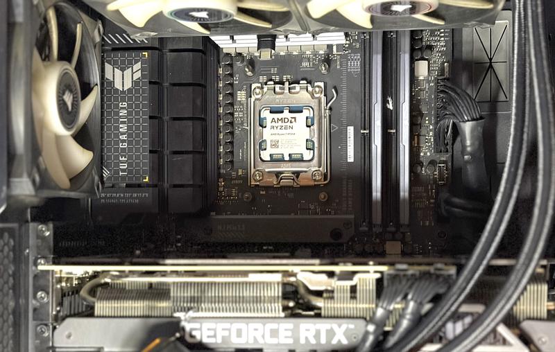 AMD Ryzen 7 9700X, Gigabyte B650 Gaming X AX v2, G.Skill Flare X5