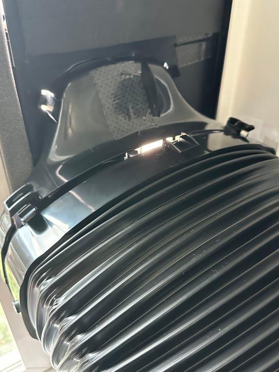 Lots of little leaks in the hose attachment design.