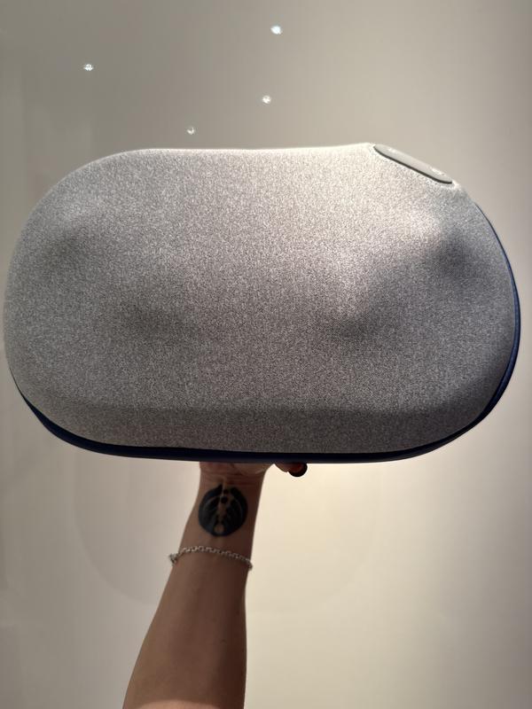 Customer photo for "miko kumo mini 3D shiatsu pillow"
