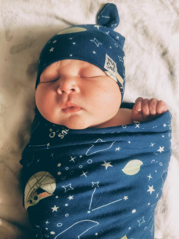 The child blanket as swaddle