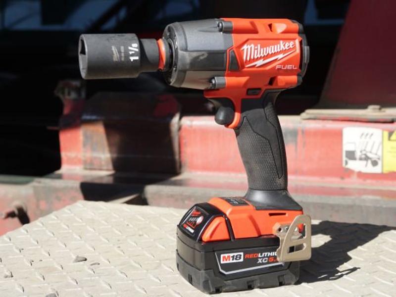 M18 FUEL™ 1/2 Mid-Torque Impact Wrench w/ Pin Detent Kit