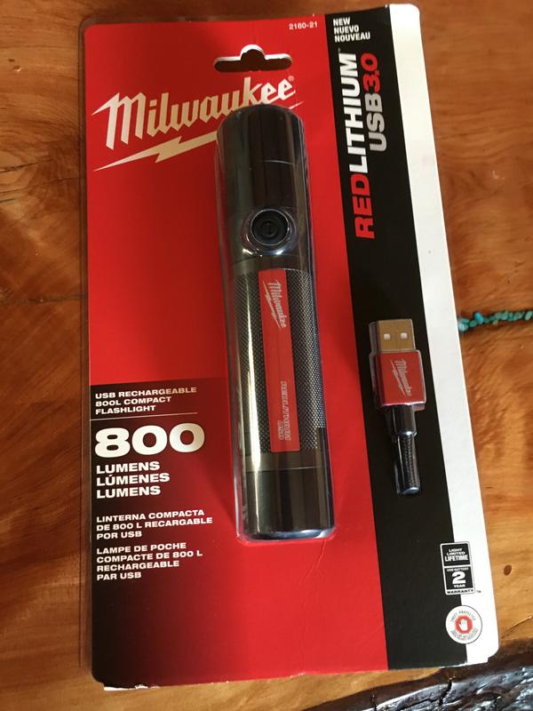 Milwaukee USB Rechargable 800-Lumen Compact Flashlight 2160-21