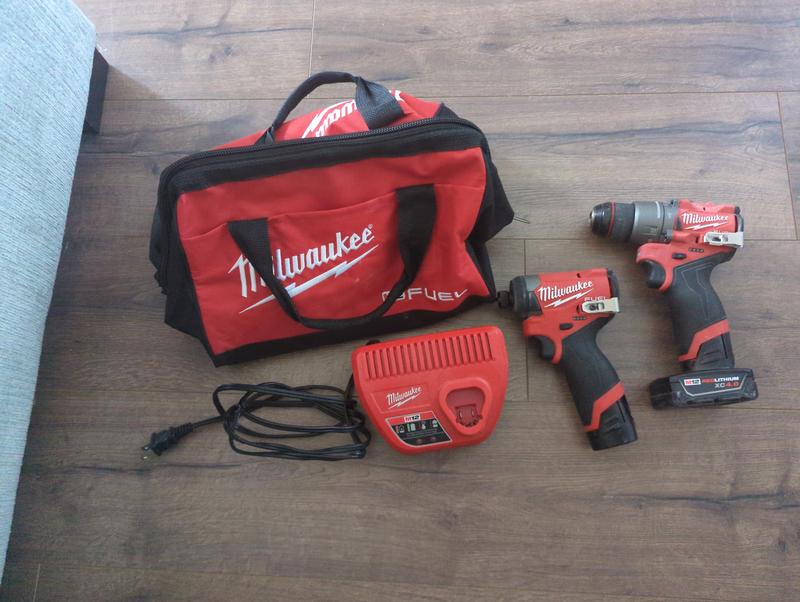 Milwaukee M12 12-Volt Lithium-Ion XC Battery Pack 4.0 Ah and Charger  Starter Kit 