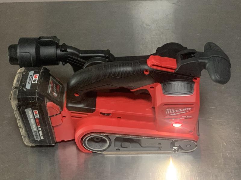 Milwaukee M18 FUEL Belt Sander 3