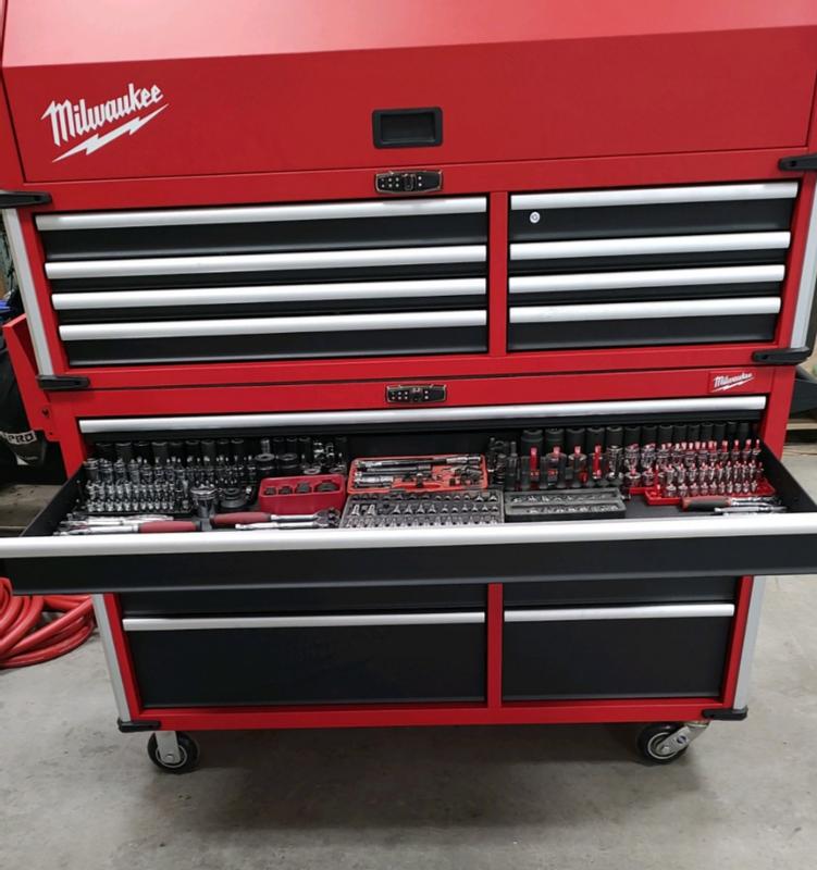 Milwaukee 18 drawer on sale tool box