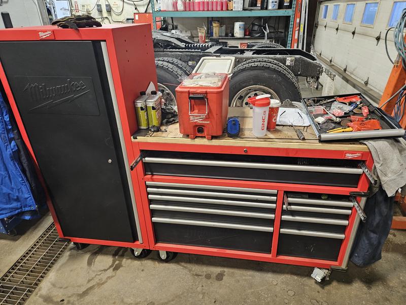 Milwaukee tool shop box workbench