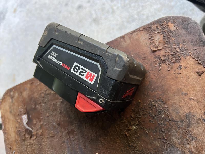 Milwaukee 28v online batteri