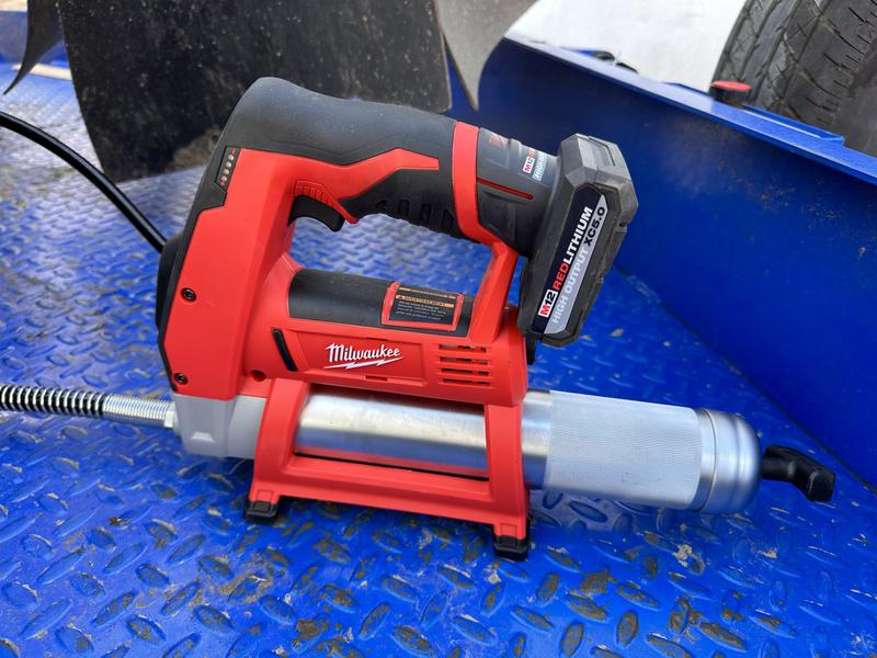 12 Volt Milwaukee Cordless Grease M12 Gun 2446 Milwaukee M12 12V