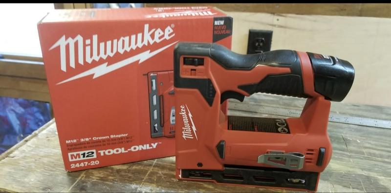 Milwaukee crown best sale stapler m12