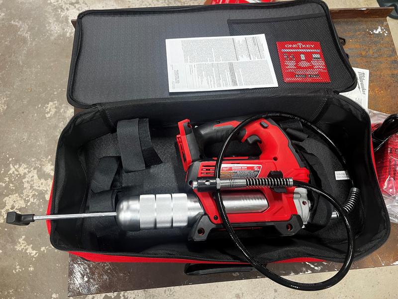 Milwaukee m18 cordless discount grease gun kit