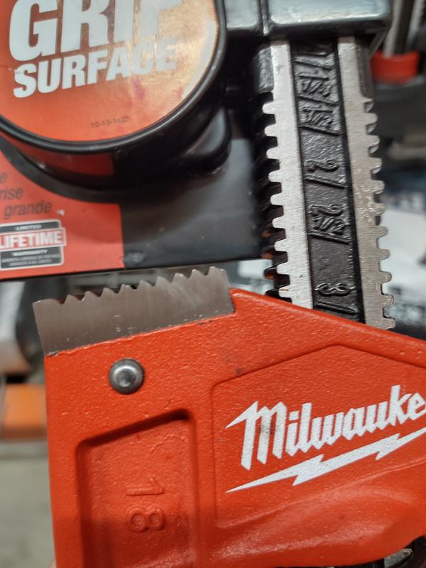 Milwaukee Tool Pince à tuyau en acier de 6 po. Clé à tube en acier