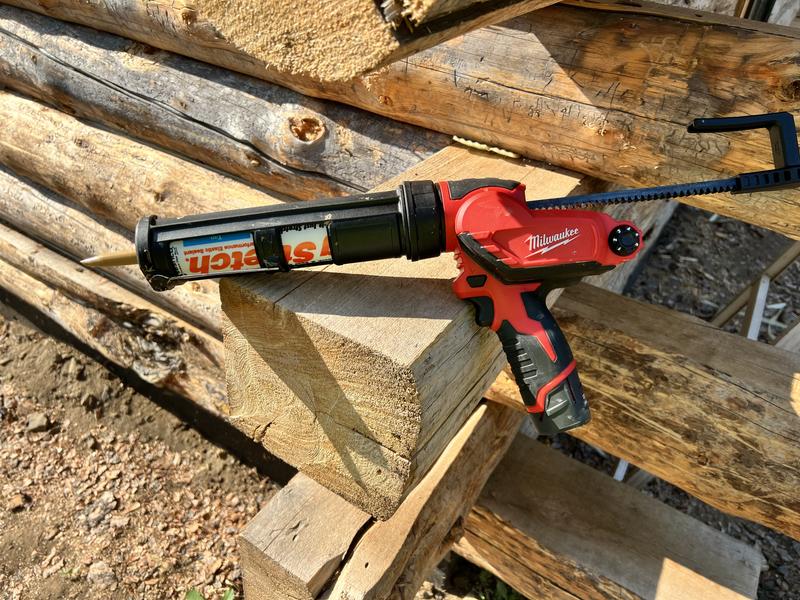 New Milwaukee M12 12-volt Caulking Gun 