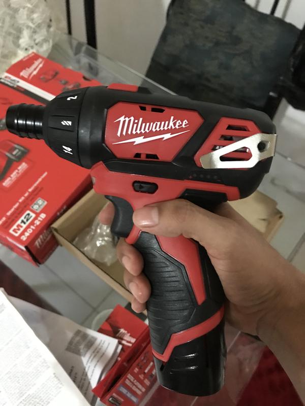 Milwaukee 2401-22 M12 12V Lithium-Ion Cordless 1/4 in. Hex Screwdriver Kit with Two 1.5Ah Batteries, Charger and Tool Bag