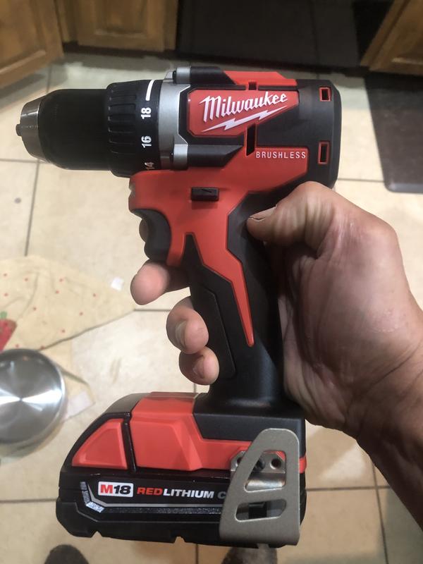 Milwaukee 2705-20 M18 - Taladro de combustible de 1/2 con UNA KEY  (herramienta desnuda) - Par de pico = 1,200 in-lbs