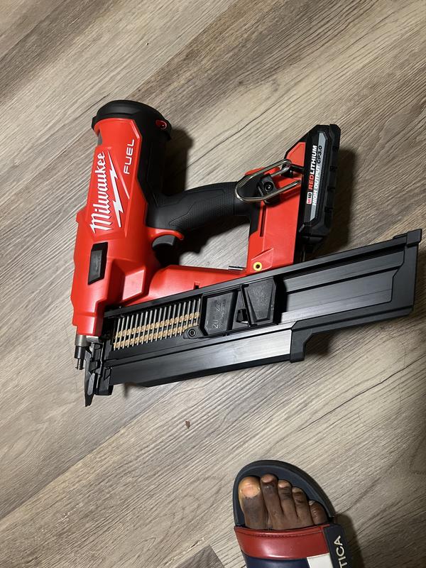 M18 FUEL™ 21 Degree Framing Nailer Kit | Milwaukee Tool