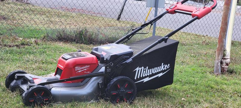 Milwaukee M18 FUEL 18V Battery Lawn Mower Kit Mfr# 2823