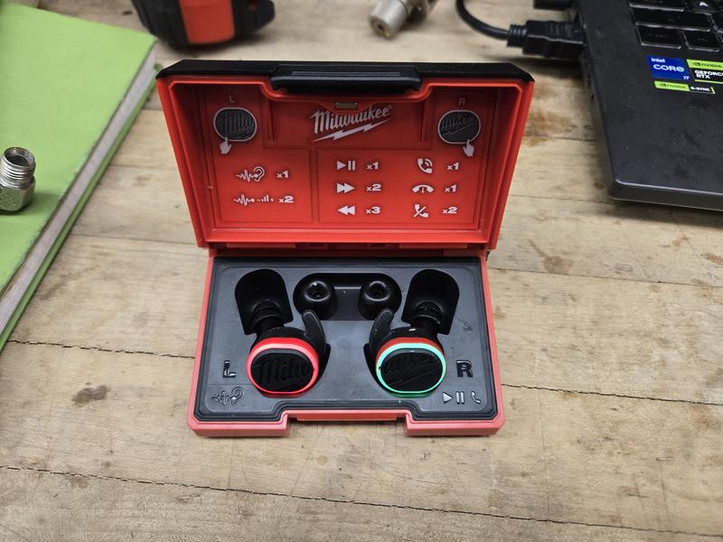 REDLITHIUM™ USB Bluetooth® Jobsite Ear Buds | Milwaukee Tool