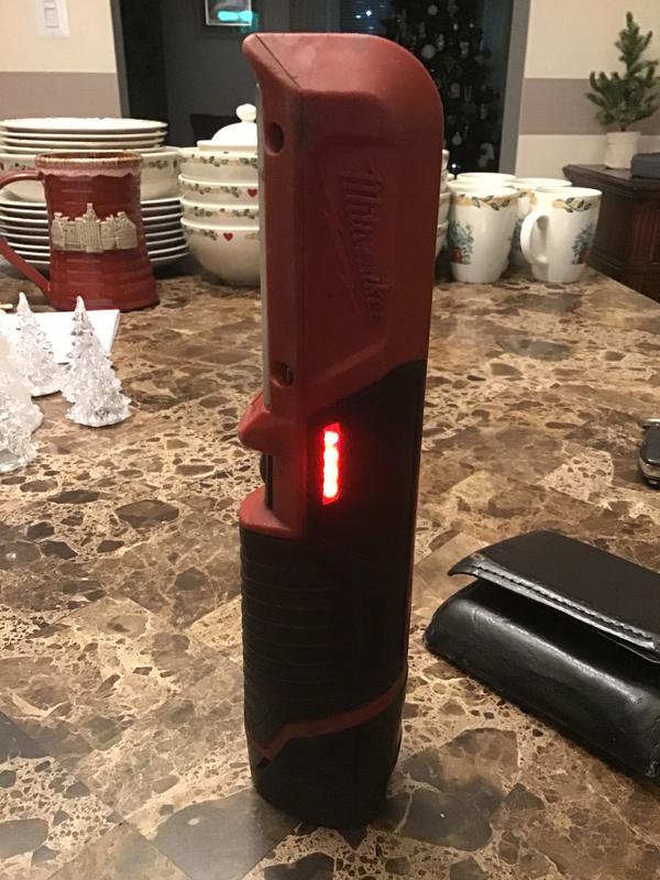 Milwaukee m12 led stick deals light magnet