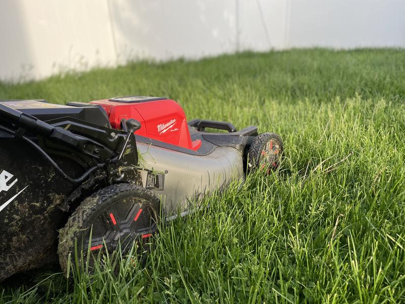 Milwaukee 2823-22HD M18 FUEL 21 Self Propelled Dual Battery Mower Kit