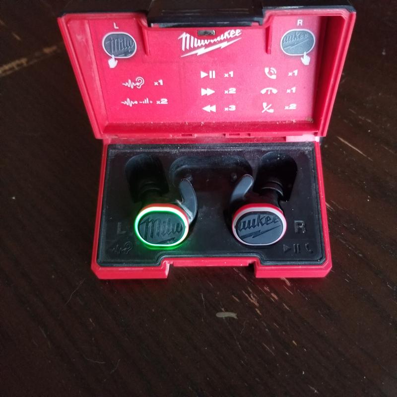 REDLITHIUM™ USB Bluetooth® Jobsite Ear Buds | Milwaukee Tool