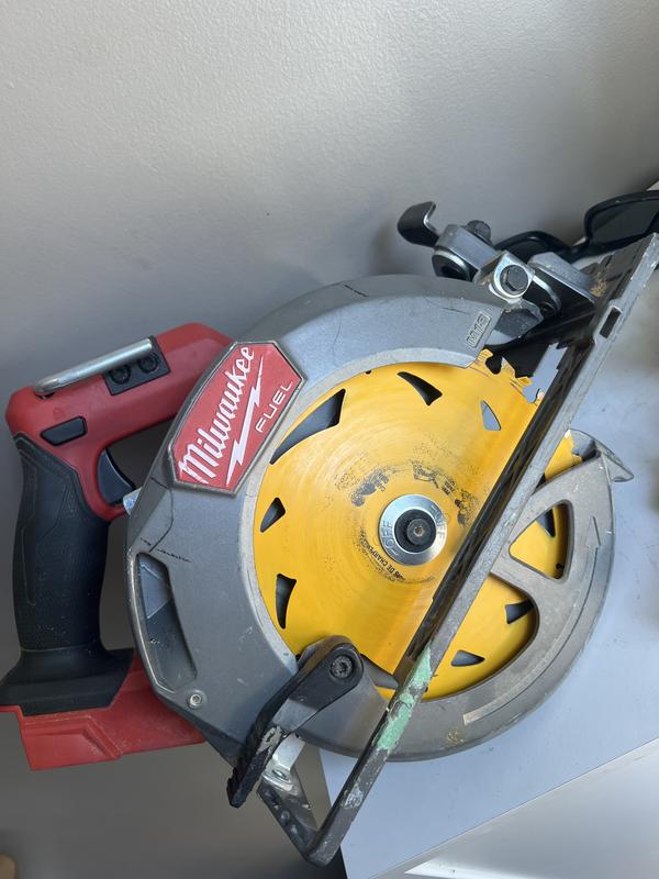 M18 FUEL™ 7-1/4” Circular Saw | Milwaukee Tool