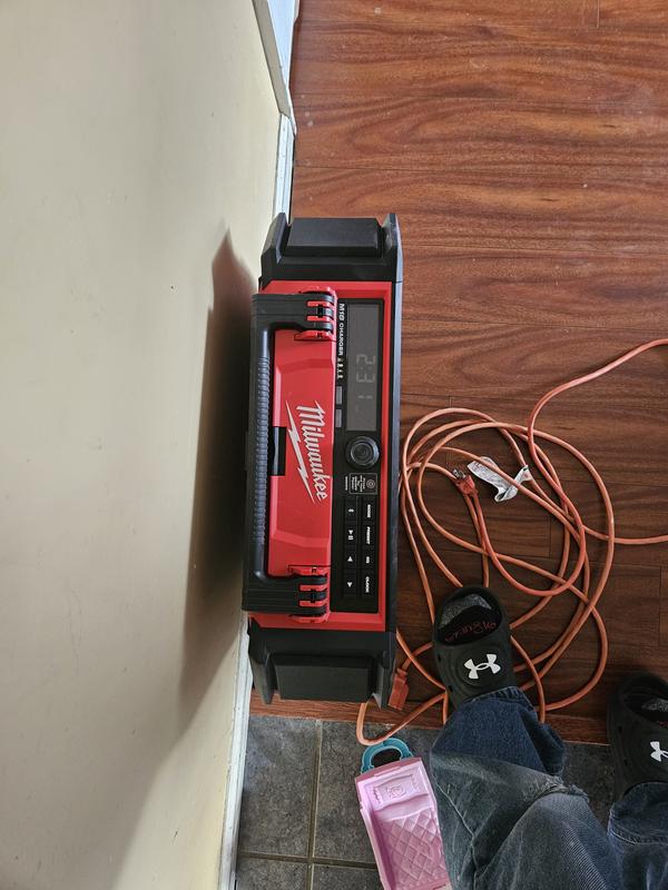 M18 PACKOUT Radio Charger Milwaukee Tool