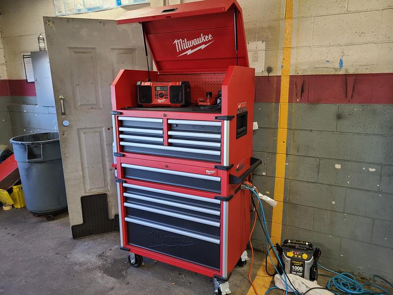 Milwaukee 36 inch tool shop box