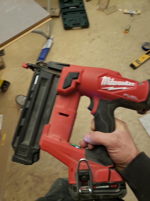 Milwaukee 2746-21CT Brad Nailer Kit M18 Fuel 18 Gauge