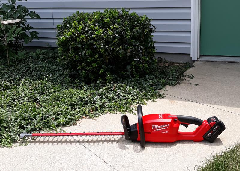 milwaukee electric hedge trimmer