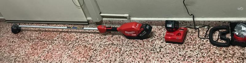知多700ml AO700ml Milwaukee M18 FUEL String Trimmer w/ QUIK-LOK Kit 2825-21ST