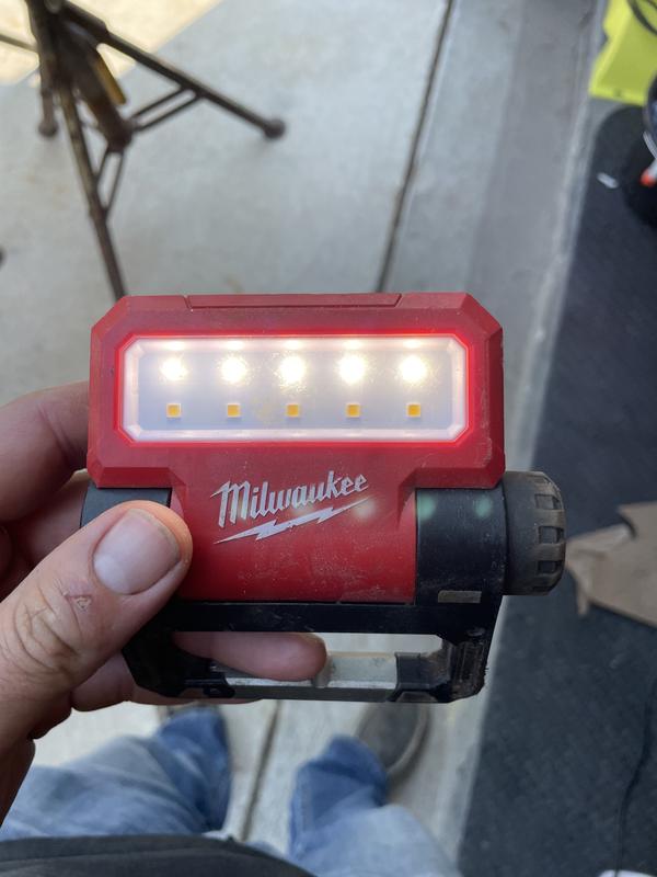 USB Rechargeable ROVER Pivoting Flood Light | Milwaukee Tool
