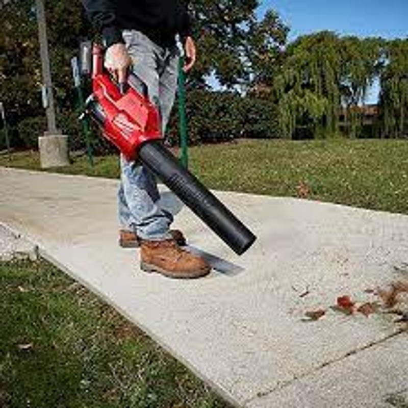 Milwaukee leaf outlet vacuum mulcher