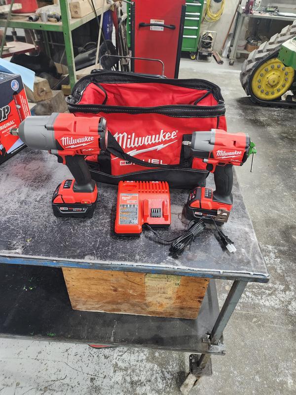 Milwaukee M18 High Torque 1/2 and 3/8 Impact Kit 2988-22 MWK2988