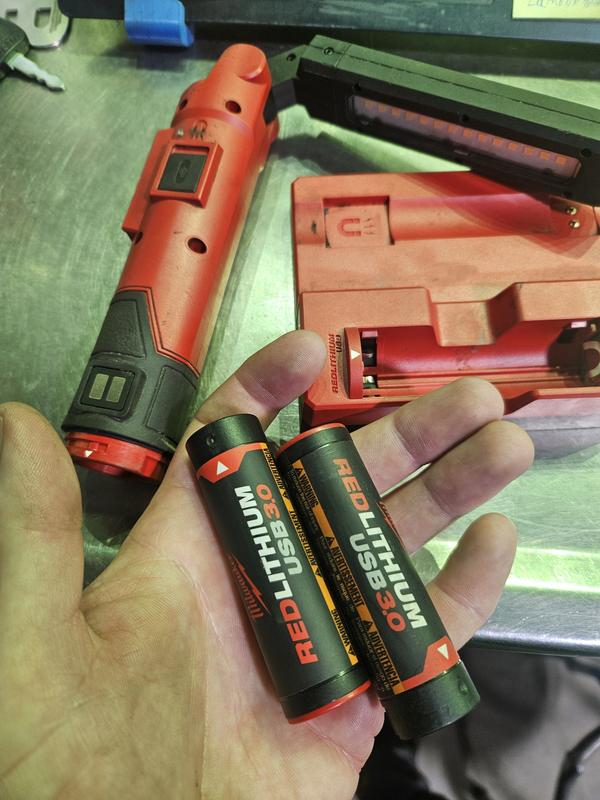 Milwaukee REDLITHIUM USB 3.0 Battery - 48-11-2131 | Blain's Farm & Fleet