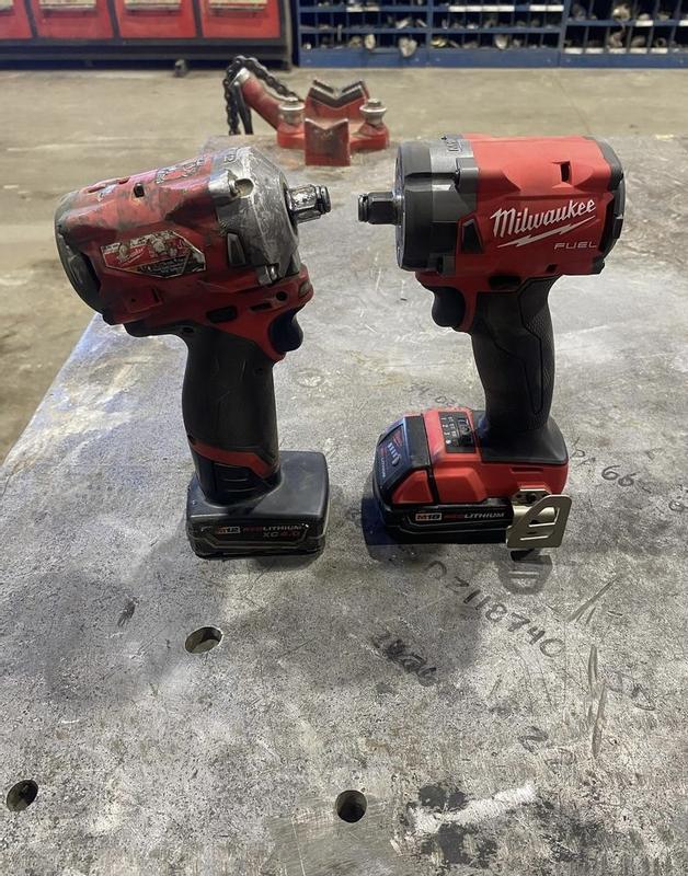  Milwaukee 2855-20 M18 FUEL Litio-Ion Brushless Compact 1/2  pulg. Llave de impacto inalámbrica con anillo de fricción (solo  herramienta) : Herramientas y Mejoras del Hogar