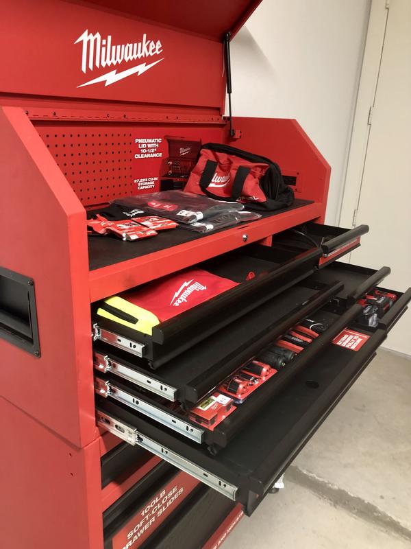 Milwaukee 72 online inch tool box