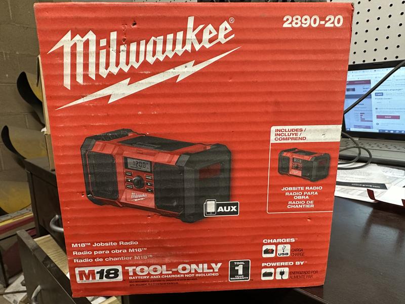 Milwaukee M18 Bluetooth Jobsite Radio Review 2952 - Pro Tool Reviews