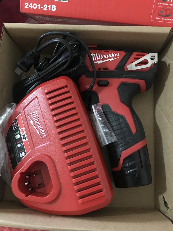 Milwaukee 2401-22 M12 12V Lithium-Ion Cordless 1/4 in. Hex Screwdriver Kit with Two 1.5Ah Batteries, Charger and Tool Bag
