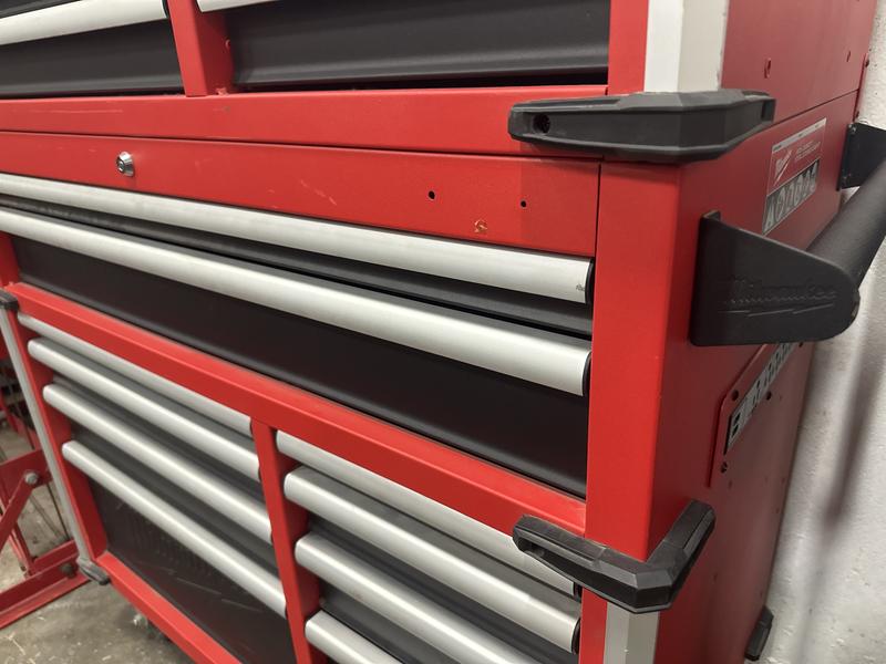 Milwaukee 18 drawer store tool box