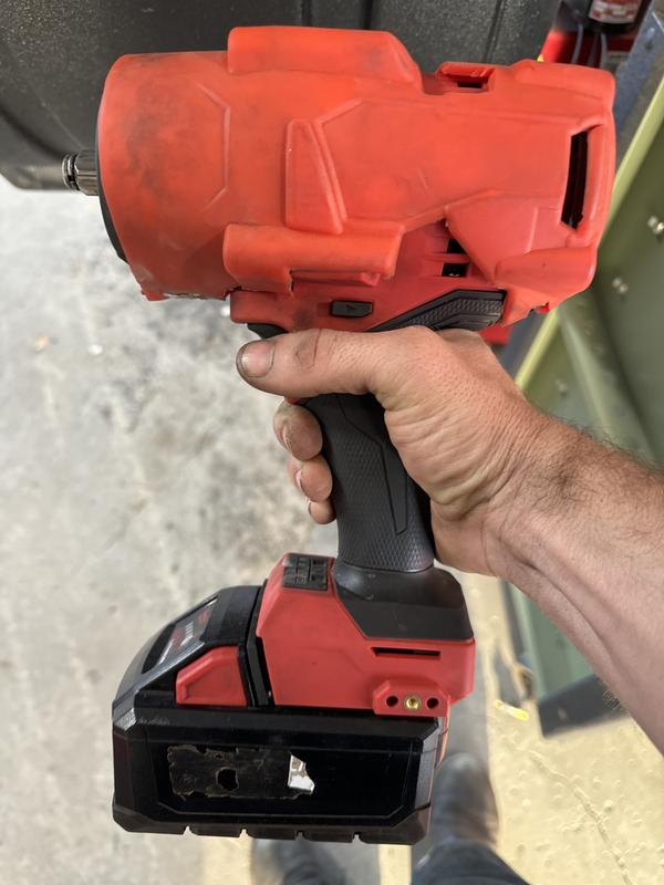 M18 FUEL™ 1/2 High Torque Impact Wrench & REDLITHIUM™ FORGE™ Kit