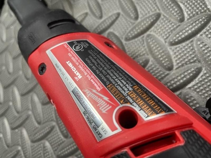 Milwaukee 2556 deals