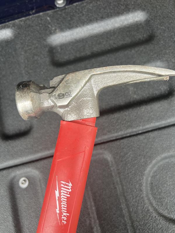 Milwaukee Poly-Fiberglas-Hammer – 540 G, Glatter Kopf, Fiberglasgriff Mit Gummiüberzug, Integriertes Magnet-Nagelset, Robust Für Täglichen Einsatz