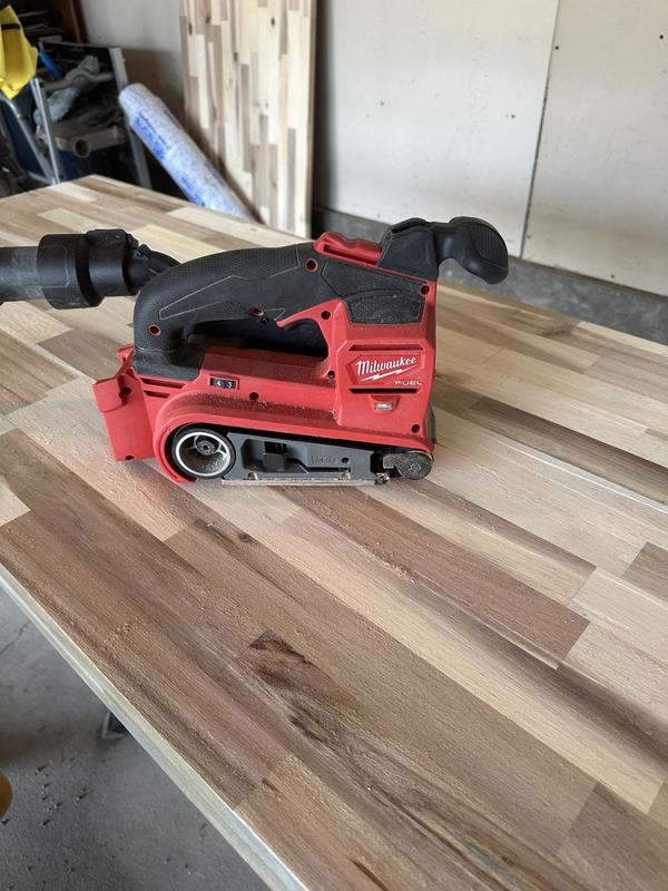 Milwaukee M18 FUEL Belt Sander 3