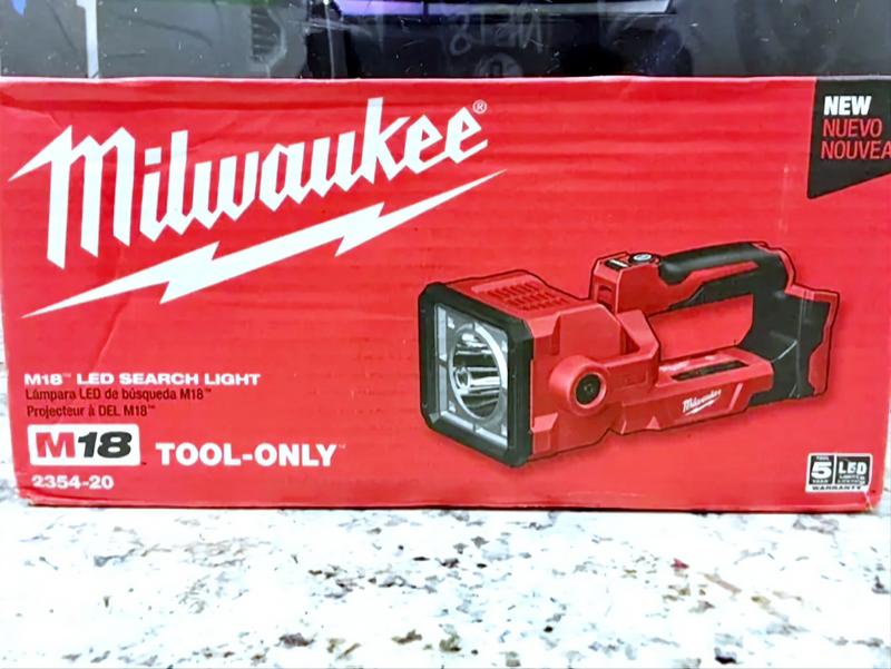 Milwaukee M18 18-Volt Lithium-Ion Cordless 1250-Lumen Search Light Tool-Only 