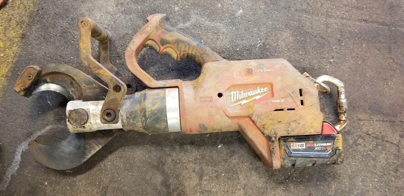 MILWAUKEE, M18, 1500 MCM Copper 15kV Cable, Cordless Cable Cutter Kit -  53RG47