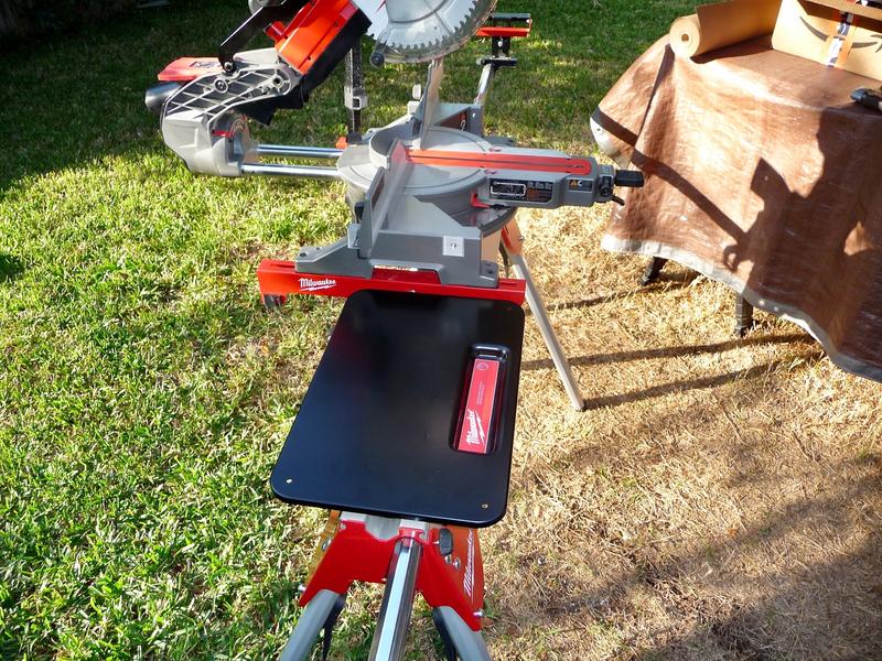 Milwaukee folding deals mitre saw stand