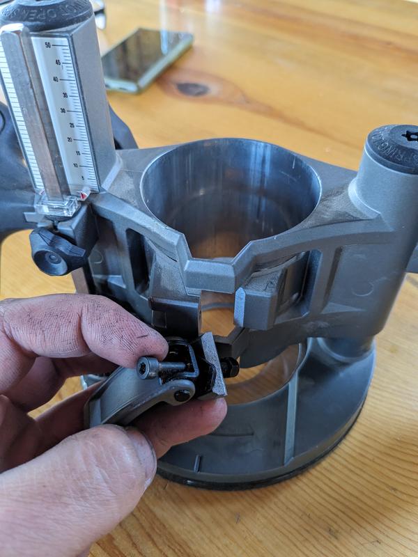 Compact Router Plunge Base | Milwaukee Tool