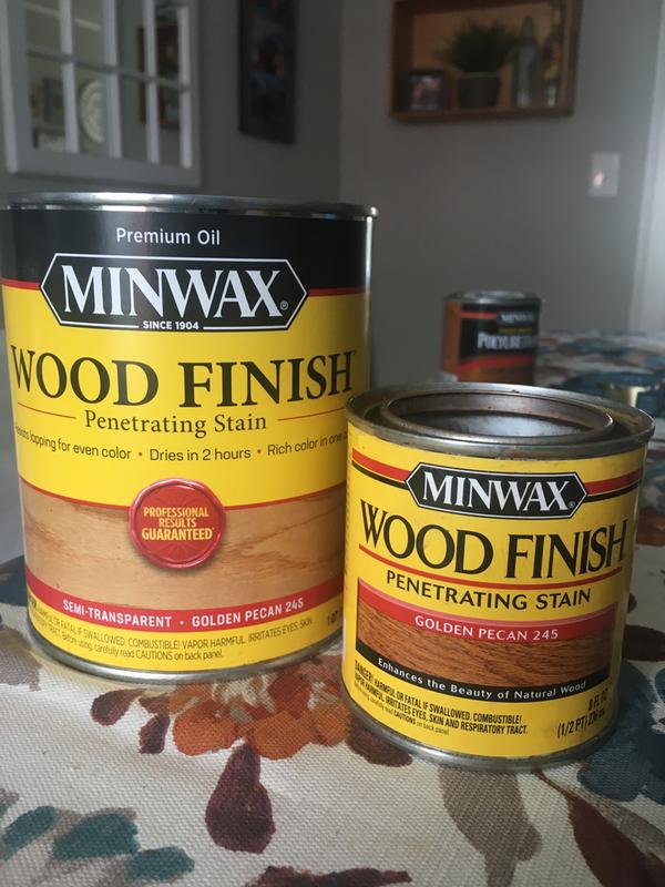 Minwax 70041 Tinte para madera a base de aceite con acabado color pecanero  dorado de 1 cuarto de galón