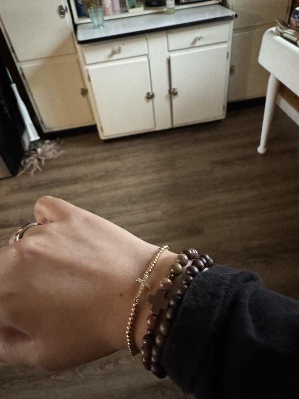 Customer photo for "Love this dainty bracelet"