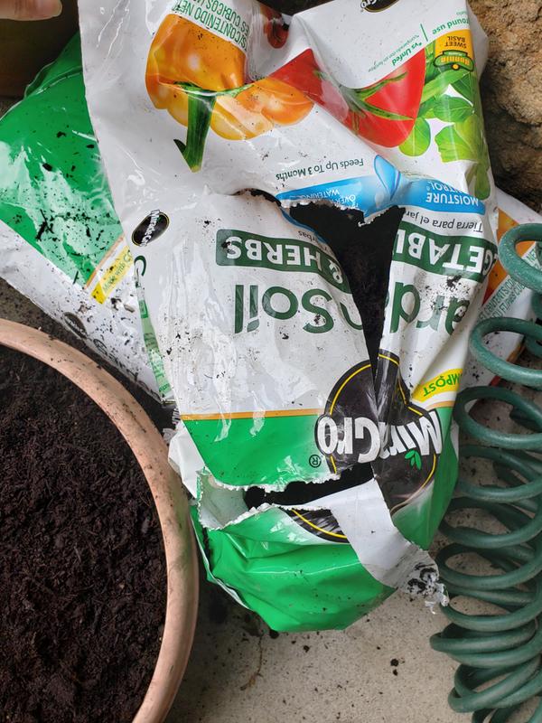 Miracle Gro Garden Soil For Vegetables And Herbs Soils Miracle Gro